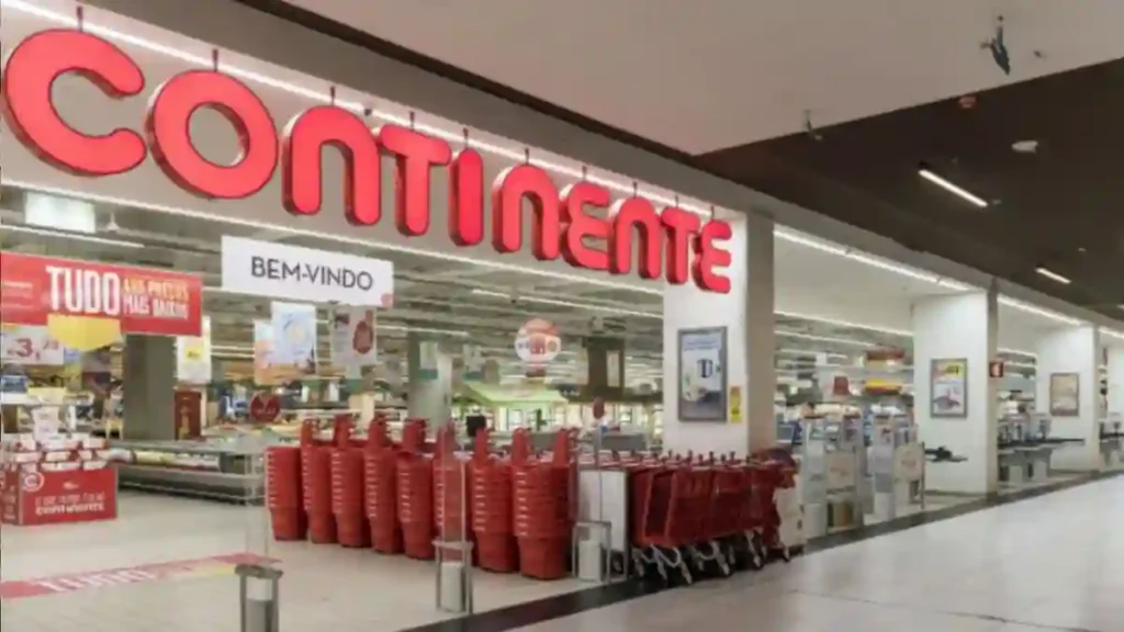 Continente hypermarket at Centro Comercial Colombo, Lisbon