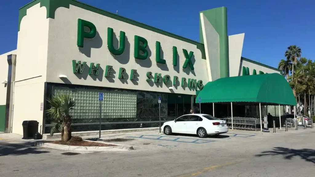Publix Launches Berry Chantilly Dessert Range