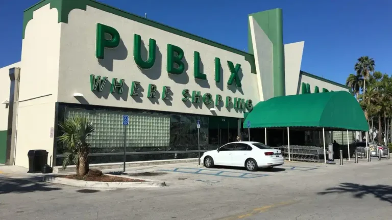 Publix Launches Berry Chantilly Dessert Range