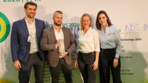 Four ABZ Innovation representatives holding the FRUIT LOGISTICA Innovation Award trophy
